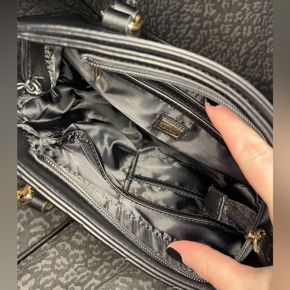 Guess Quilted black purse with gold hardware lightly used - Picture 4 of 5